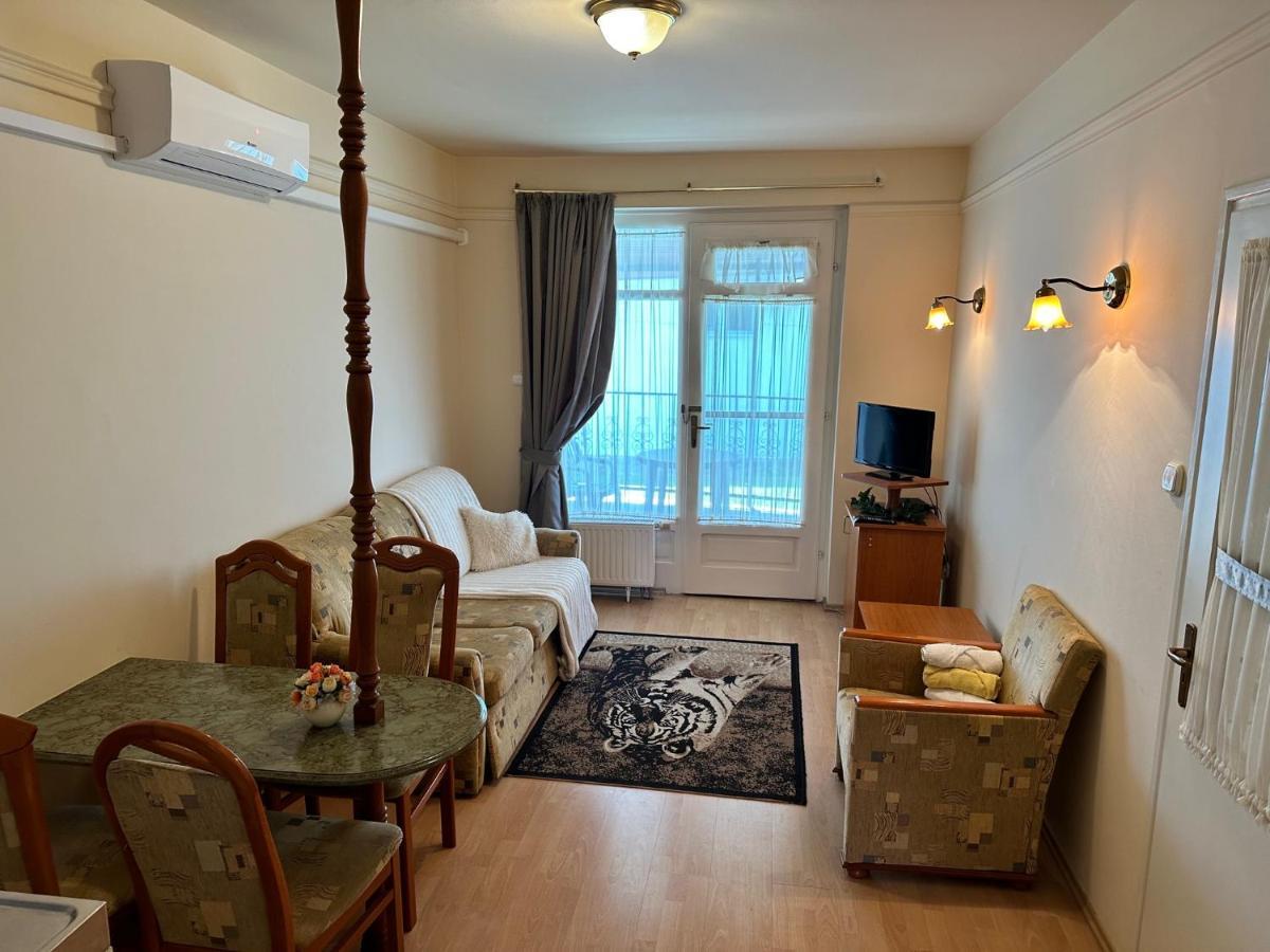 Cozy Garden Apartman Lägenhet Gyula Exteriör bild