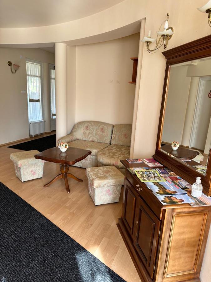 Cozy Garden Apartman Lägenhet Gyula Exteriör bild
