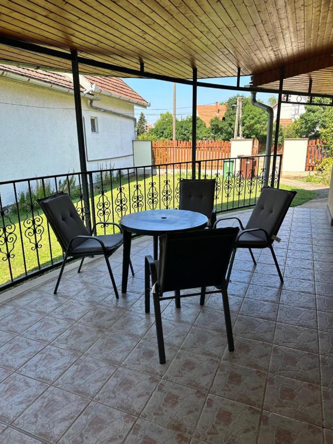 Cozy Garden Apartman Lägenhet Gyula Exteriör bild