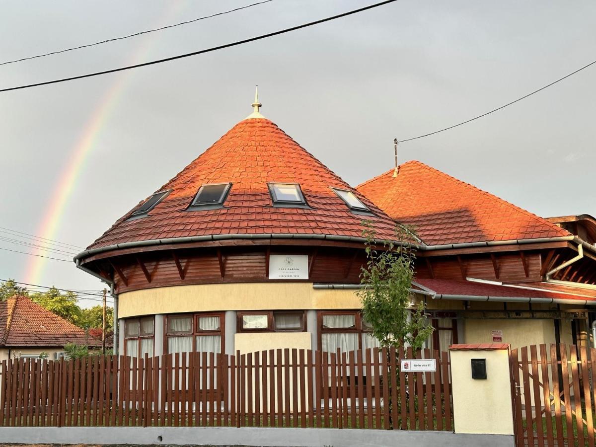 Cozy Garden Apartman Lägenhet Gyula Exteriör bild