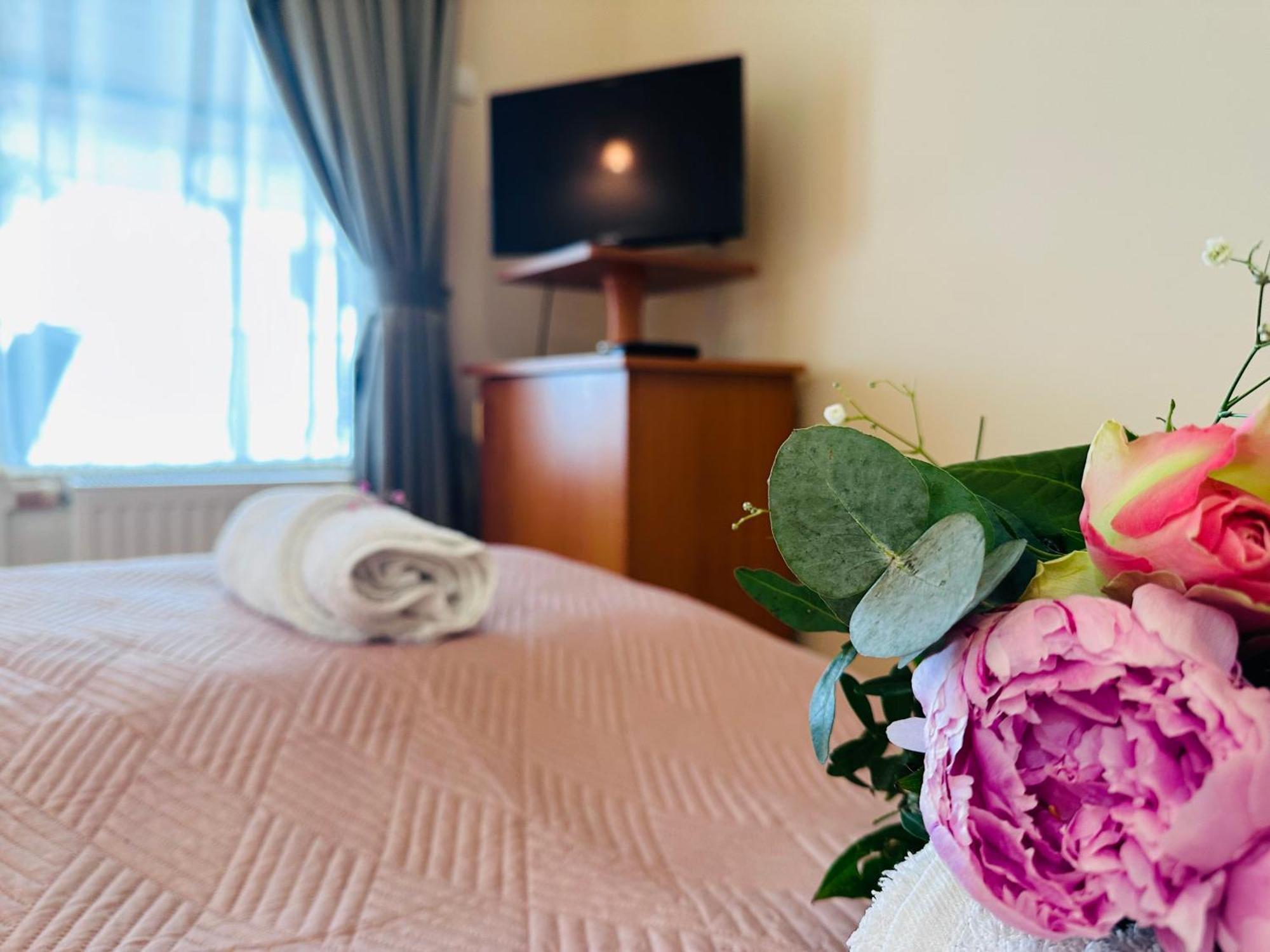 Cozy Garden Apartman Lägenhet Gyula Exteriör bild