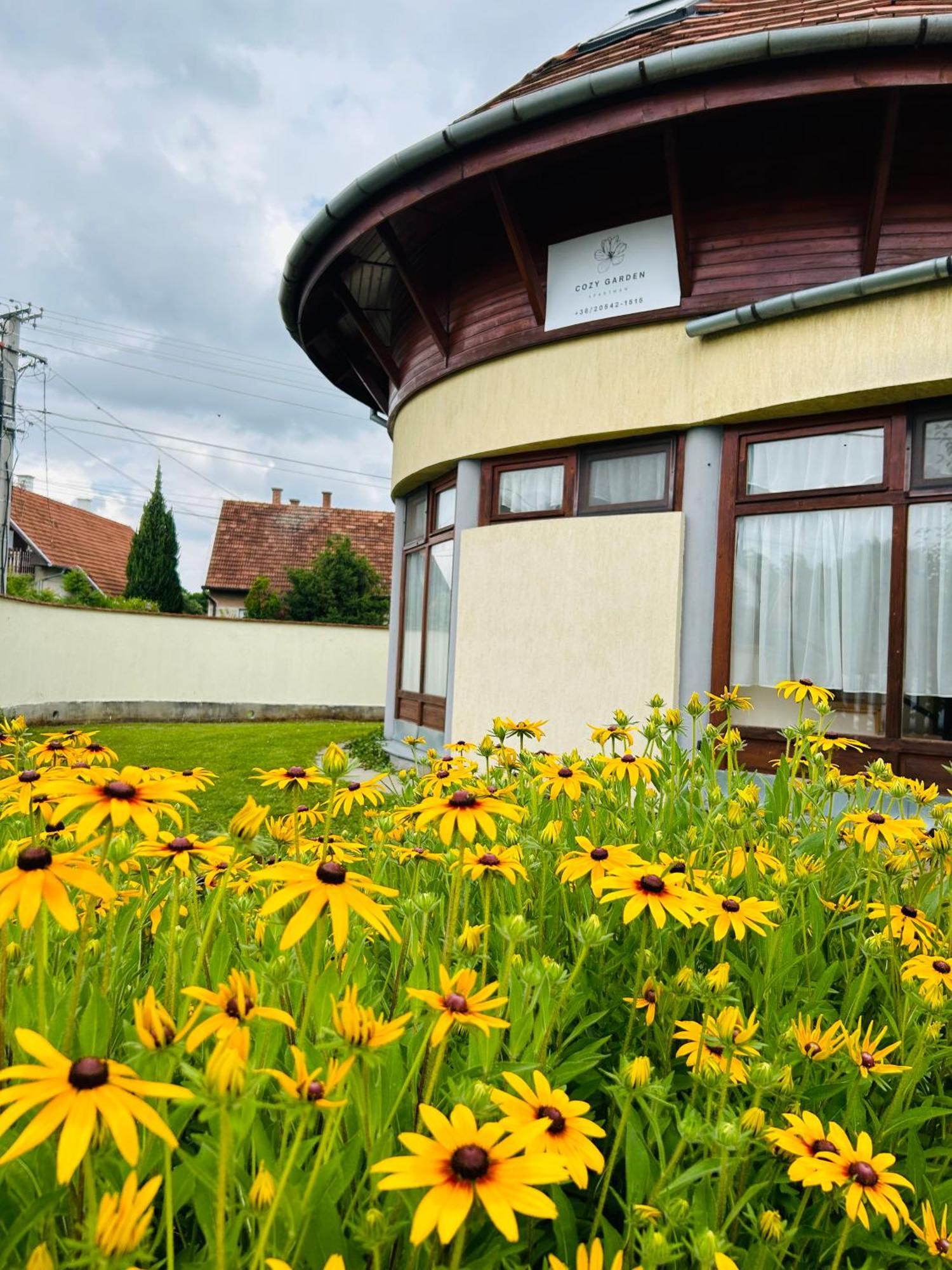 Cozy Garden Apartman Lägenhet Gyula Exteriör bild